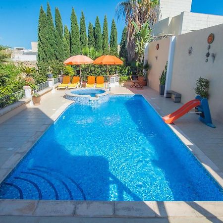 Central Villa Flatlet With Pool - Free Parking And Wifi Lija Exteriér fotografie
