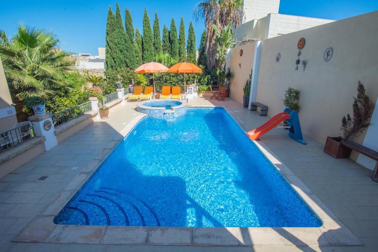 Central Villa Flatlet With Pool - Free Parking And Wifi Lija Exteriér fotografie