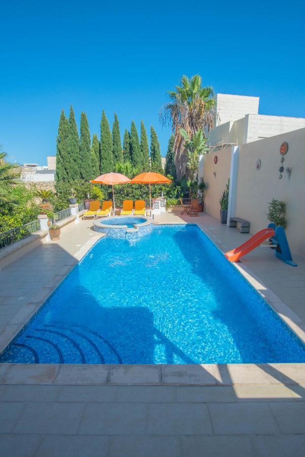 Central Villa Flatlet With Pool - Free Parking And Wifi Lija Exteriér fotografie