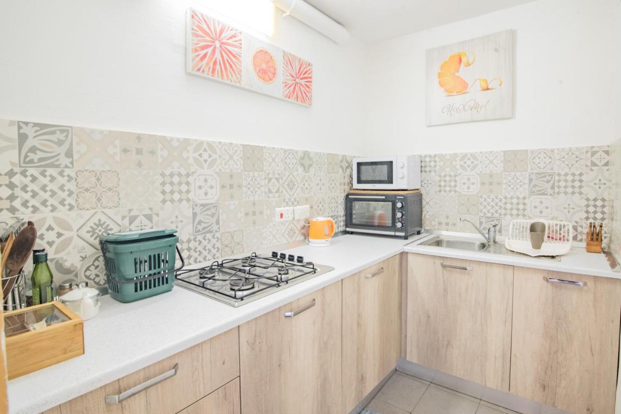 Central Villa Flatlet With Pool - Free Parking And Wifi Lija Exteriér fotografie