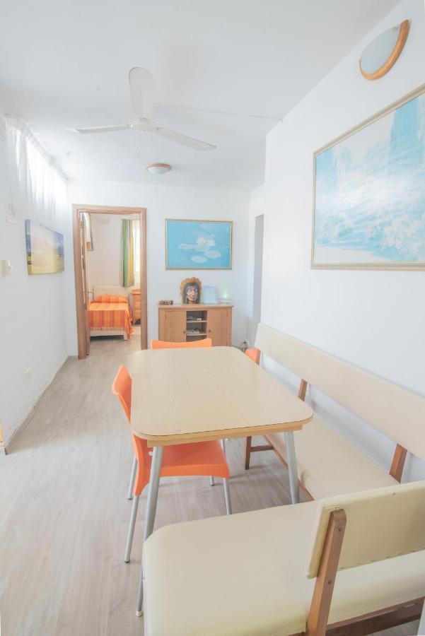Central Villa Flatlet With Pool - Free Parking And Wifi Lija Exteriér fotografie