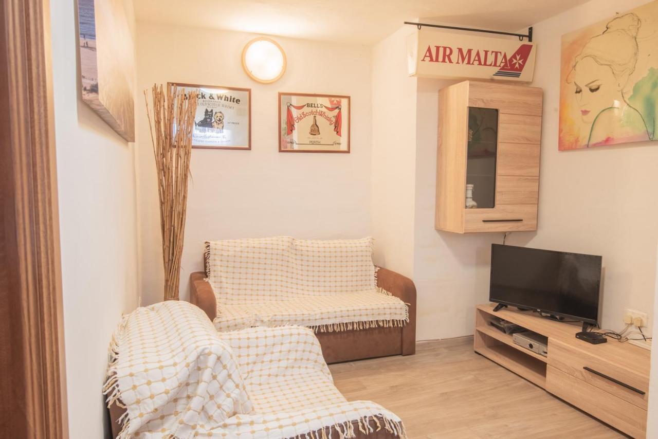 Central Villa Flatlet With Pool - Free Parking And Wifi Lija Exteriér fotografie