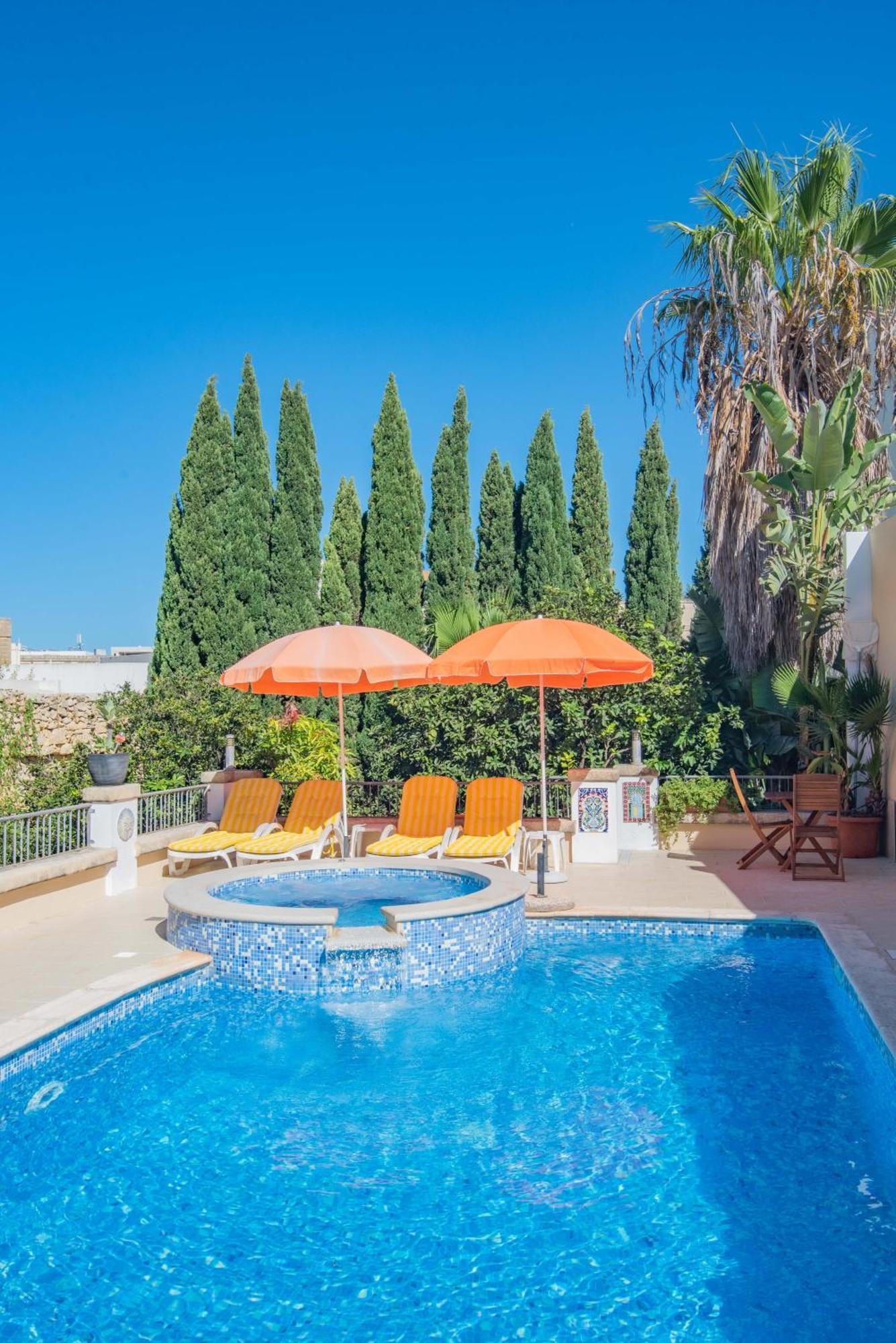 Central Villa Flatlet With Pool - Free Parking And Wifi Lija Exteriér fotografie